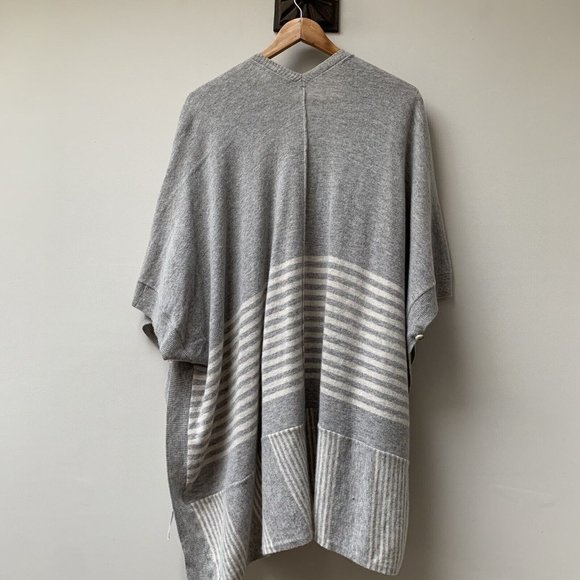Joules Patti Cape Open Cardigan Size S/M Wool Blend Grey White Cloak Pockets - Picture 9 of 12